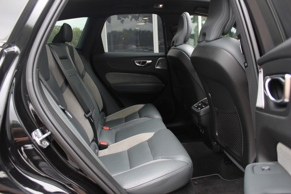 Volvo XC60 2.0 B5 R-Design / Trekhaak / Panoramadak / 360Camera / Head-up / Luchtvering / Keyless / 21'' / B&W / Luxe Leder / Stoelverwarming 4x / Dodehoek / DAB / ACC