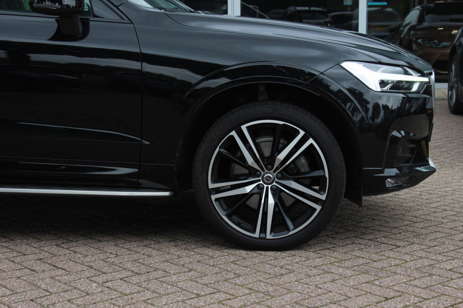 Volvo XC60 2.0 B5 R-Design / Trekhaak / Panoramadak / 360Camera / Head-up / Luchtvering / Keyless / 21'' / B&W / Luxe Leder / Stoelverwarming 4x / Dodehoek / DAB / ACC