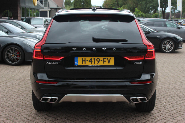 Volvo XC60 2.0 B5 R-Design / Trekhaak / Panoramadak / 360Camera / Head-up / Luchtvering / Keyless / 21'' / B&W / Luxe Leder / Stoelverwarming 4x / Dodehoek / DAB / ACC