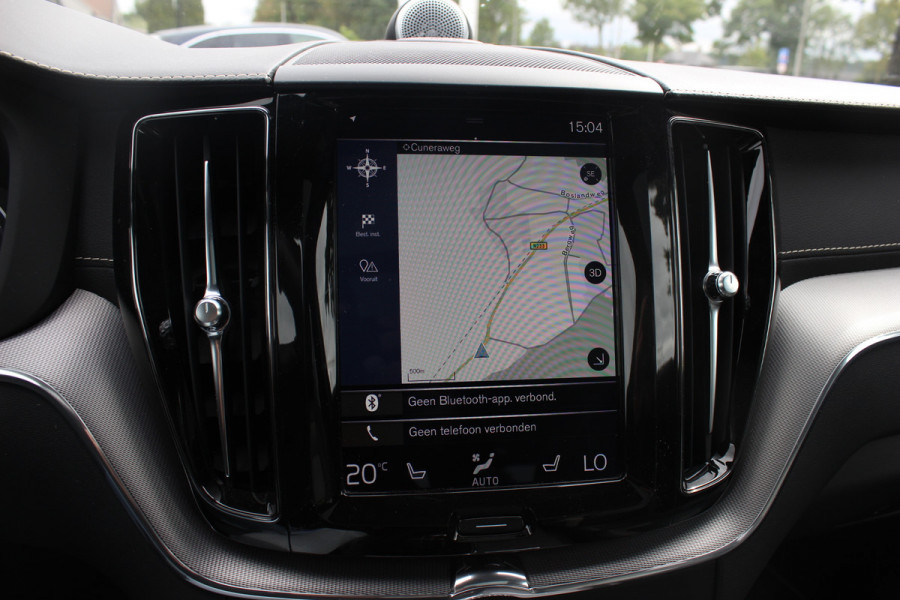 Volvo XC60 2.0 B5 R-Design / Trekhaak / Panoramadak / 360Camera / Head-up / Luchtvering / Keyless / 21'' / B&W / Luxe Leder / Stoelverwarming 4x / Dodehoek / DAB / ACC