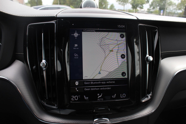 Volvo XC60 2.0 B5 R-Design / Trekhaak / Panoramadak / 360Camera / Head-up / Luchtvering / Keyless / 21'' / B&W / Luxe Leder / Stoelverwarming 4x / Dodehoek / DAB / ACC