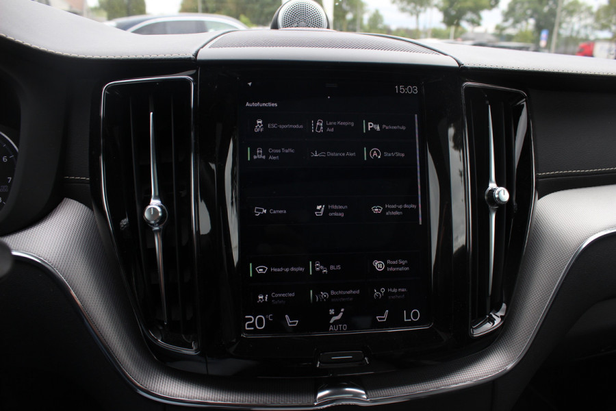 Volvo XC60 2.0 B5 R-Design / Trekhaak / Panoramadak / 360Camera / Head-up / Luchtvering / Keyless / 21'' / B&W / Luxe Leder / Stoelverwarming 4x / Dodehoek / DAB / ACC