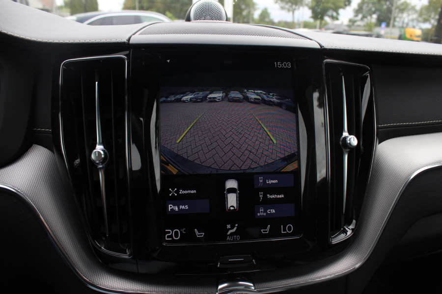 Volvo XC60 2.0 B5 R-Design / Trekhaak / Panoramadak / 360Camera / Head-up / Luchtvering / Keyless / 21'' / B&W / Luxe Leder / Stoelverwarming 4x / Dodehoek / DAB / ACC