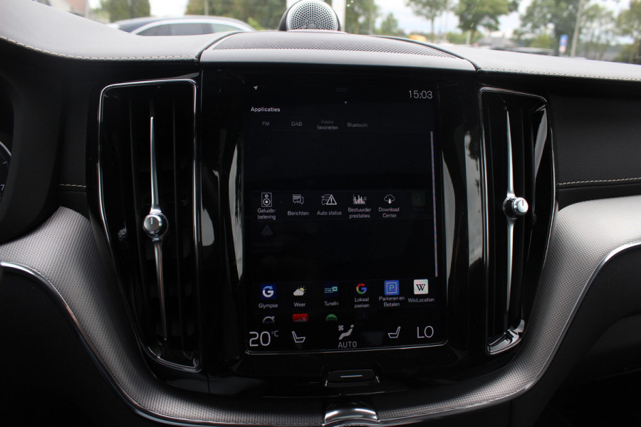 Volvo XC60 2.0 B5 R-Design / Trekhaak / Panoramadak / 360Camera / Head-up / Luchtvering / Keyless / 21'' / B&W / Luxe Leder / Stoelverwarming 4x / Dodehoek / DAB / ACC
