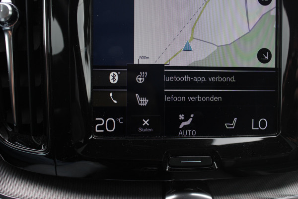 Volvo XC60 2.0 B5 R-Design / Trekhaak / Panoramadak / 360Camera / Head-up / Luchtvering / Keyless / 21'' / B&W / Luxe Leder / Stoelverwarming 4x / Dodehoek / DAB / ACC