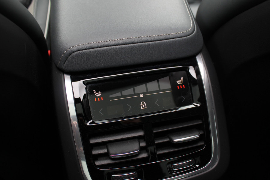 Volvo XC60 2.0 B5 R-Design / Trekhaak / Panoramadak / 360Camera / Head-up / Luchtvering / Keyless / 21'' / B&W / Luxe Leder / Stoelverwarming 4x / Dodehoek / DAB / ACC