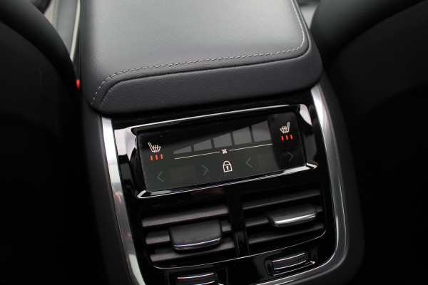 Volvo XC60 2.0 B5 R-Design / Trekhaak / Panoramadak / 360Camera / Head-up / Luchtvering / Keyless / 21'' / B&W / Luxe Leder / Stoelverwarming 4x / Dodehoek / DAB / ACC