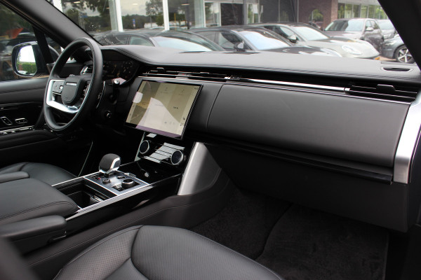 Land Rover Range Rover 4.4 P530 Autobiography MHEV / Trekhaak / Panoramadak / 360Camera / Head-up / Meridian High End / Luchtvering / 23'' / Achterasbesturing / Softclose / Sfeerverlichting / Massage / Stoelverwarmd / Keyless / Dodehoek / DAB