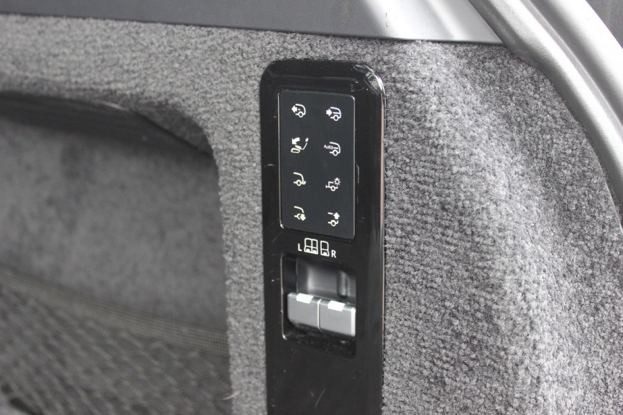 Land Rover Range Rover 4.4 P530 Autobiography MHEV / Trekhaak / Panoramadak / 360Camera / Head-up / Meridian High End / Luchtvering / 23'' / Achterasbesturing / Softclose / Sfeerverlichting / Massage / Stoelverwarmd / Keyless / Dodehoek / DAB