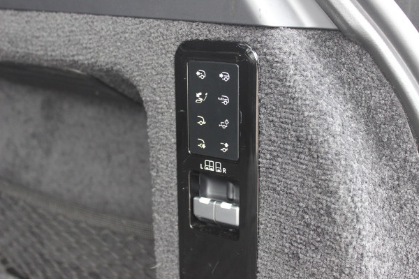 Land Rover Range Rover 4.4 P530 Autobiography MHEV / Trekhaak / Panoramadak / 360Camera / Head-up / Meridian High End / Luchtvering / 23'' / Achterasbesturing / Softclose / Sfeerverlichting / Massage / Stoelverwarmd / Keyless / Dodehoek / DAB