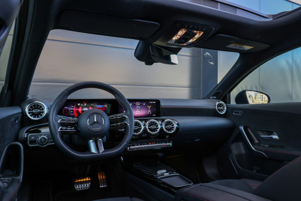 Mercedes-Benz A-Klasse 180 AMG Line | FACELIFT | DEALER.OND | PANO | CARPLAY | CAMERA | KEYLESS |