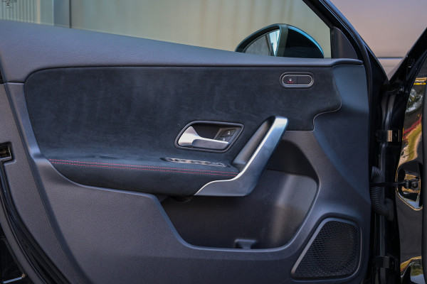 Mercedes-Benz A-Klasse 180 AMG Line | FACELIFT | DEALER.OND | PANO | CARPLAY | CAMERA | KEYLESS |