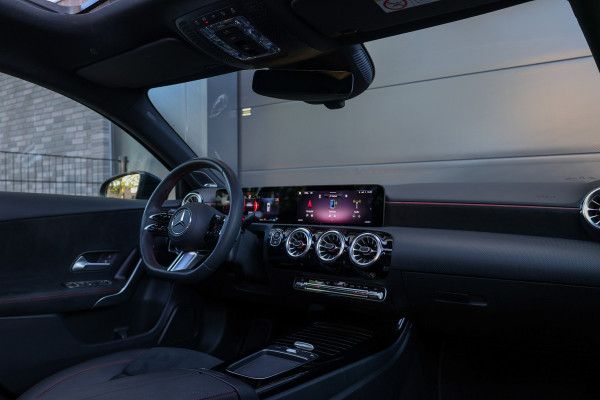 Mercedes-Benz A-Klasse 180 AMG Line | FACELIFT | DEALER.OND | PANO | CARPLAY | CAMERA | KEYLESS |