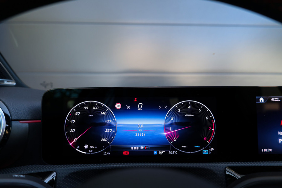 Mercedes-Benz A-Klasse 180 AMG Line | FACELIFT | DEALER.OND | PANO | CARPLAY | CAMERA | KEYLESS |