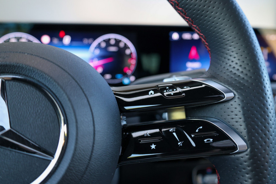 Mercedes-Benz A-Klasse 180 AMG Line | FACELIFT | DEALER.OND | PANO | CARPLAY | CAMERA | KEYLESS |