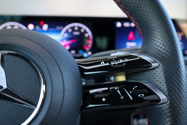 Mercedes-Benz A-Klasse 180 AMG Line | FACELIFT | DEALER.OND | PANO | CARPLAY | CAMERA | KEYLESS |