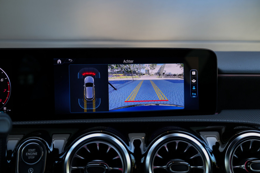 Mercedes-Benz A-Klasse 180 AMG Line | FACELIFT | DEALER.OND | PANO | CARPLAY | CAMERA | KEYLESS |