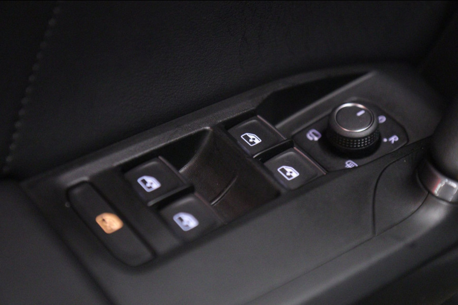 CUPRA Formentor 1.5 TSI Style PANO/CARPLAY/SFEERV/DODEHOEK/LANEASSIT/KEYLESS/VOL