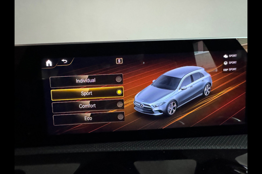 Mercedes-Benz A-Klasse 180 Business Solution AMG Pano|Stoelverwarming|Camera|Lane Assist|BlindSpot