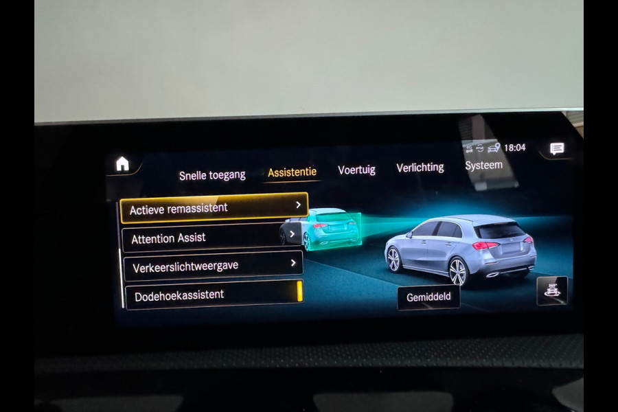 Mercedes-Benz A-Klasse 180 Business Solution AMG Pano|Stoelverwarming|Camera|Lane Assist|BlindSpot