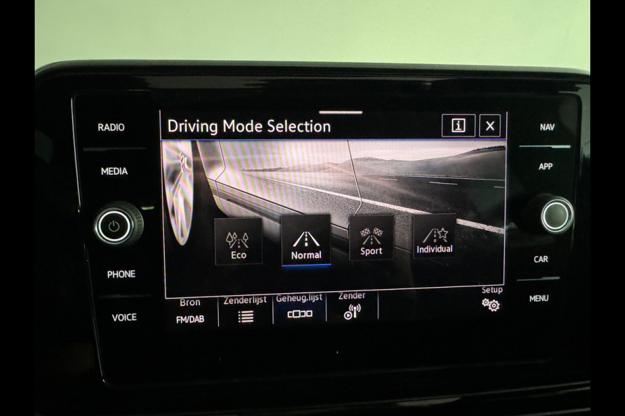 Volkswagen T-Roc 1.5 TSI Life Business Pano|ACC|Lane|Camera|Keyless|Camera