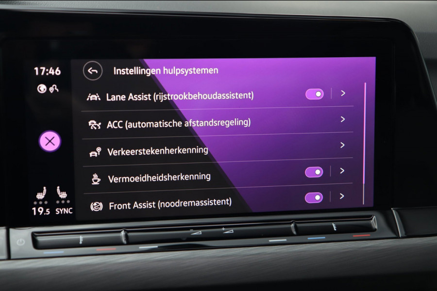 Volkswagen Golf 1.5 eTSI ACT / PANO / HUD / ACC / MEMORY / MASSAGE / CARPLAY / STUUR+STOELVERW