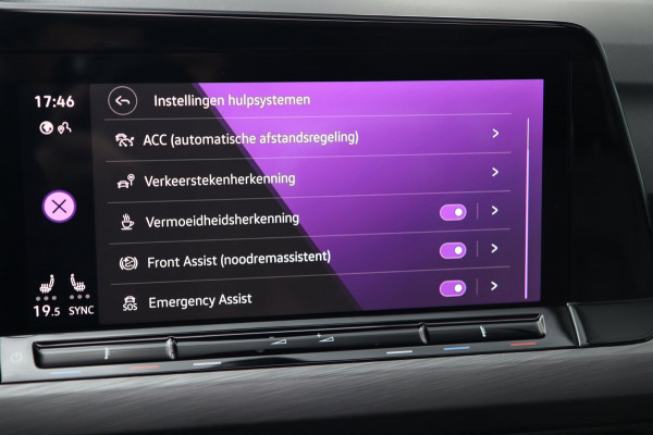 Volkswagen Golf 1.5 eTSI ACT / PANO / HUD / ACC / MEMORY / MASSAGE / CARPLAY / STUUR+STOELVERW