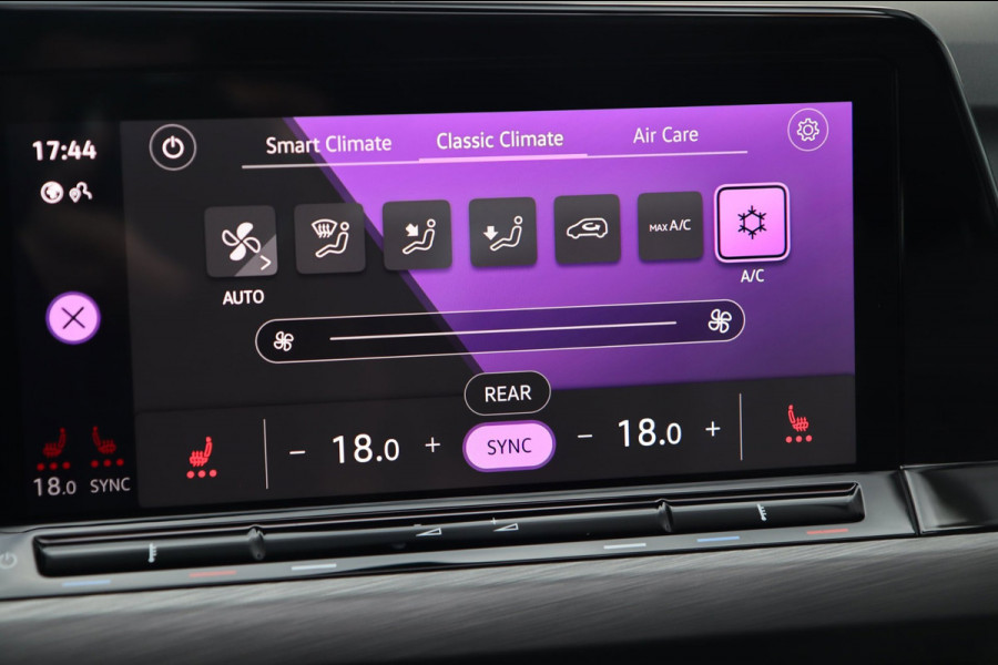 Volkswagen Golf 1.5 eTSI ACT / PANO / HUD / ACC / MEMORY / MASSAGE / CARPLAY / STUUR+STOELVERW