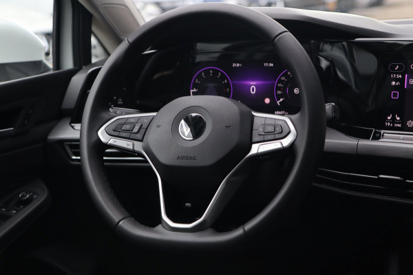 Volkswagen Golf 1.5 eTSI ACT / PANO / HUD / ACC / MEMORY / MASSAGE / CARPLAY / STUUR+STOELVERW