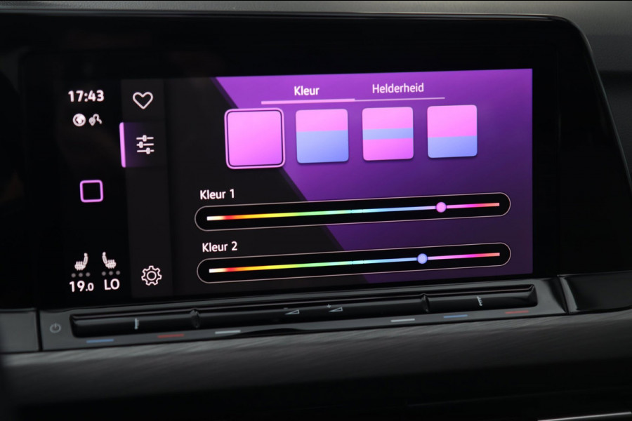 Volkswagen Golf 1.5 eTSI ACT / PANO / HUD / ACC / MEMORY / MASSAGE / CARPLAY / STUUR+STOELVERW