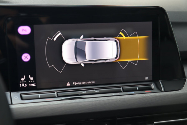 Volkswagen Golf 1.5 eTSI ACT / PANO / HUD / ACC / MEMORY / MASSAGE / CARPLAY / STUUR+STOELVERW
