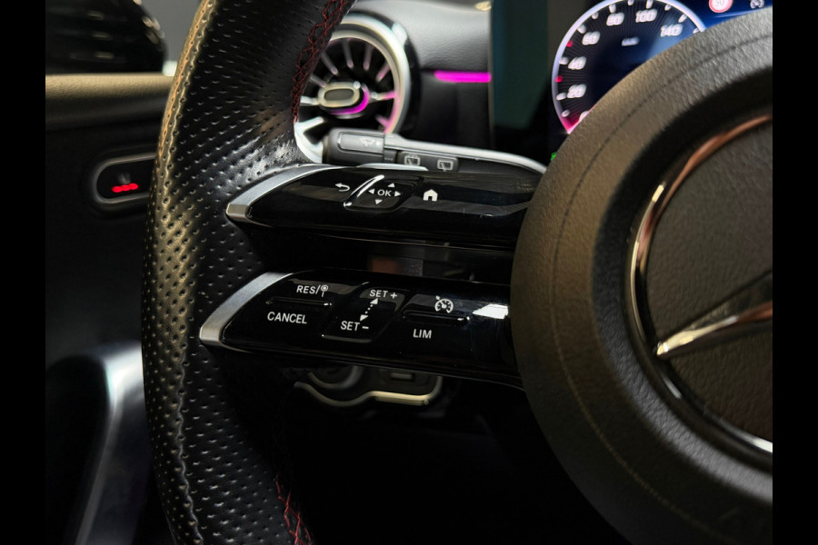 Mercedes-Benz A-Klasse 180 AMG Line BTW|GARANTIE|CAMERA|NIGHTPAKKET|DODEHOEK|KEYLESS|SFEERVERLICHTING|DEALER ONDERHOUDEN|NL AUTO|