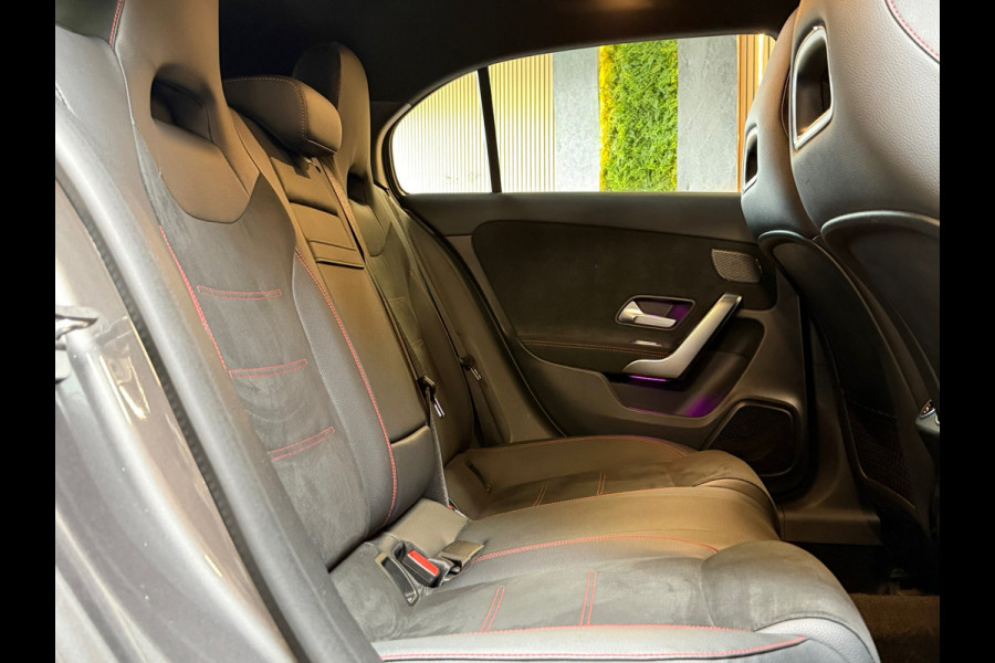 Mercedes-Benz A-Klasse 180 AMG Line BTW|GARANTIE|CAMERA|NIGHTPAKKET|DODEHOEK|KEYLESS|SFEERVERLICHTING|DEALER ONDERHOUDEN|NL AUTO|
