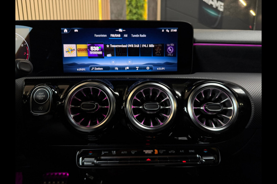 Mercedes-Benz A-Klasse 180 AMG Line BTW|GARANTIE|CAMERA|NIGHTPAKKET|DODEHOEK|KEYLESS|SFEERVERLICHTING|DEALER ONDERHOUDEN|NL AUTO|