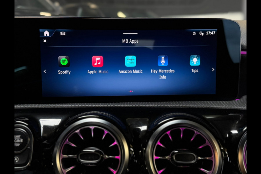 Mercedes-Benz A-Klasse 180 AMG Line BTW|GARANTIE|CAMERA|NIGHTPAKKET|DODEHOEK|KEYLESS|SFEERVERLICHTING|DEALER ONDERHOUDEN|NL AUTO|