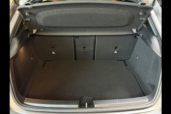 Mercedes-Benz A-Klasse 180 AMG Line BTW|GARANTIE|CAMERA|NIGHTPAKKET|DODEHOEK|KEYLESS|SFEERVERLICHTING|DEALER ONDERHOUDEN|NL AUTO|
