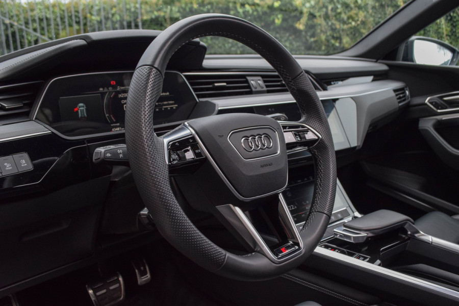 Audi SQ8 e-tron Quattro / Luchtvering/ Standkachel/ Bang & Olufsen Sound System/ Panoramadak/ Trekhaak/ 371kW (505PK)