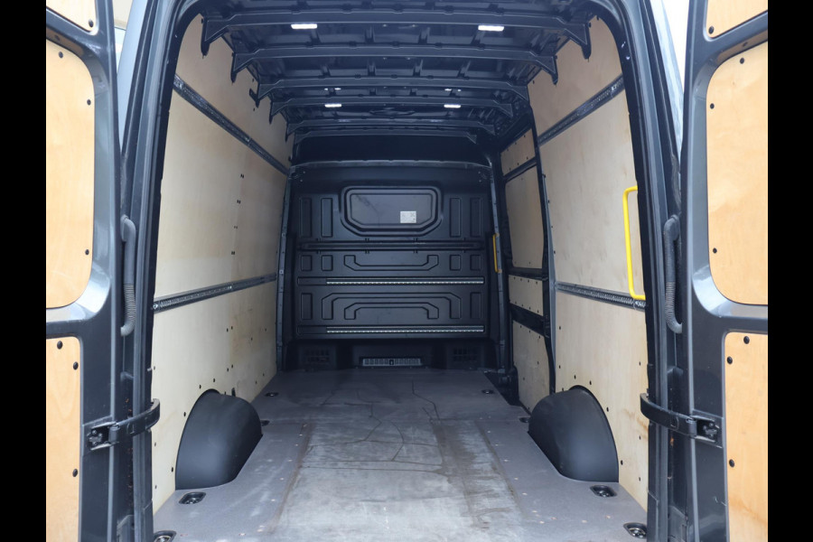 Volkswagen Crafter 35 2.0 TDI 177 PK 4MOTION 4X4 DSG L3H3 + 3000 KG TH | LED | MASSAGE | STANDKACHEL
