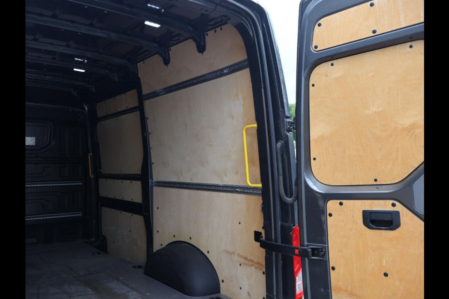 Volkswagen Crafter 35 2.0 TDI 177 PK 4MOTION 4X4 DSG L3H3 + 3000 KG TH | LED | MASSAGE | STANDKACHEL