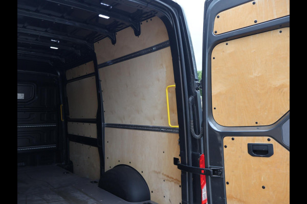Volkswagen Crafter 35 2.0 TDI 177 PK 4MOTION 4X4 DSG L3H3 + 3000 KG TH | LED | MASSAGE | STANDKACHEL