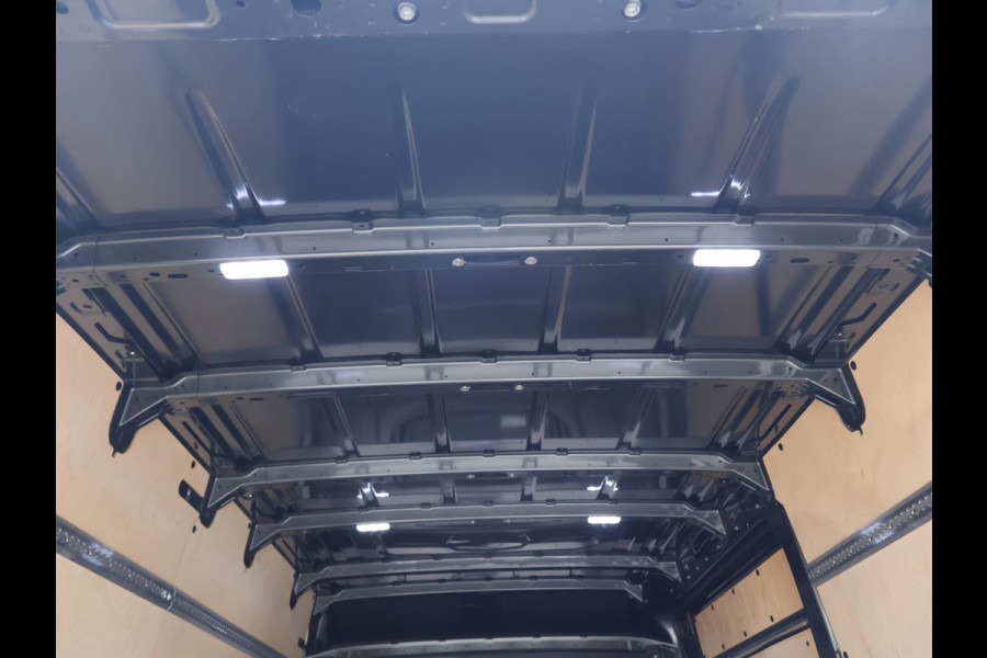Volkswagen Crafter 35 2.0 TDI 177 PK 4MOTION 4X4 DSG L3H3 + 3000 KG TH | LED | MASSAGE | STANDKACHEL