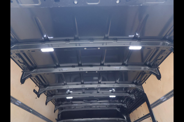 Volkswagen Crafter 35 2.0 TDI 177 PK 4MOTION 4X4 DSG L3H3 + 3000 KG TH | LED | MASSAGE | STANDKACHEL