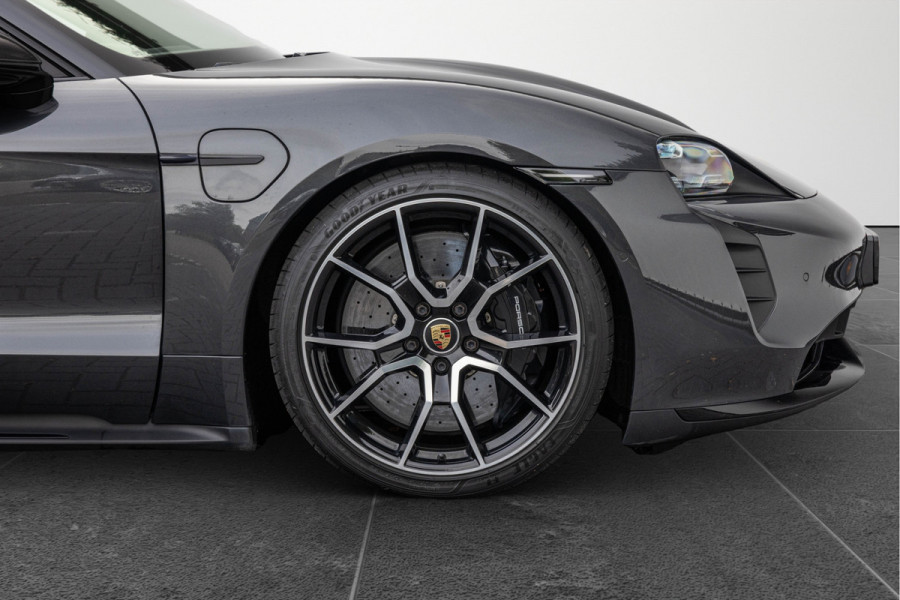 Porsche Taycan Turbo 680pk 93 kWh Keramisch Sport-Design Pano Carbon Burmester