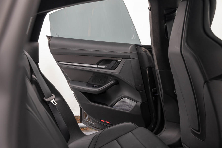 Porsche Taycan Turbo 680pk 93 kWh Keramisch Sport-Design Pano Carbon Burmester