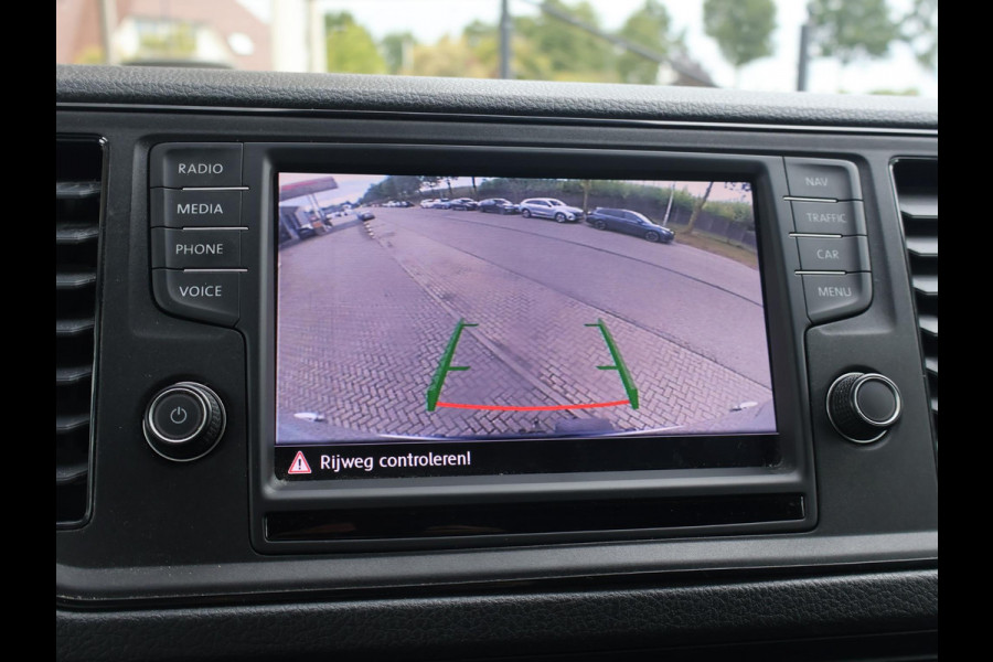 Volkswagen Crafter 35 2.0 TDI 140 PK DSG L4H3 + 3000 KG TREKHAAK | CAMERA | CARPLAY | NAVIGATIE