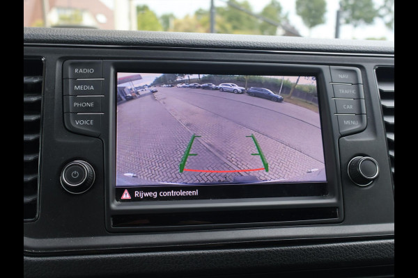 Volkswagen Crafter 35 2.0 TDI 140 PK DSG L4H3 + 3000 KG TREKHAAK | CAMERA | CARPLAY | NAVIGATIE