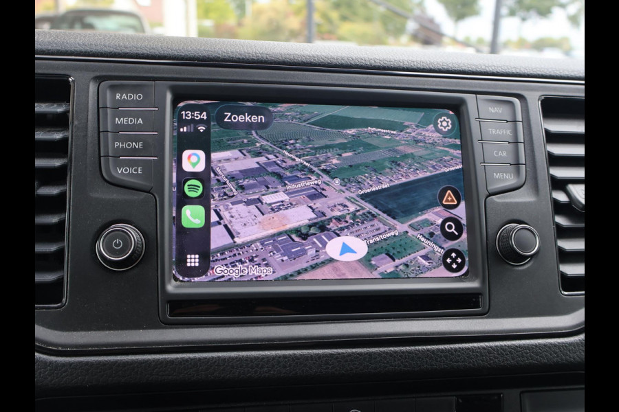 Volkswagen Crafter 35 2.0 TDI 140 PK DSG L4H3 + 3000 KG TREKHAAK | CAMERA | CARPLAY | NAVIGATIE