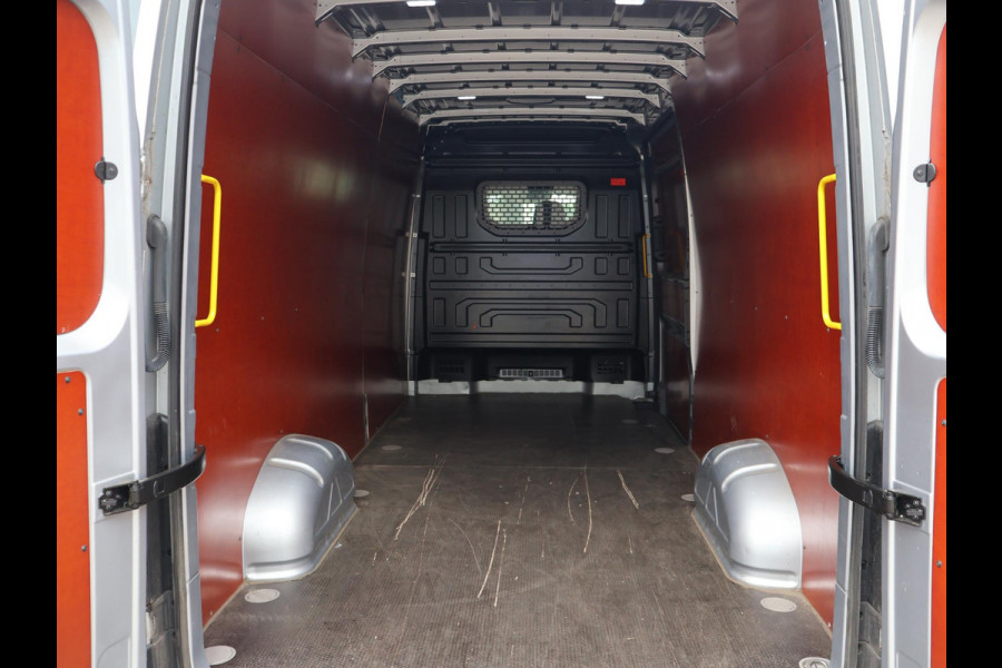 Volkswagen Crafter 35 2.0 TDI 140 PK DSG L4H3 + 3000 KG TREKHAAK | CAMERA | CARPLAY | NAVIGATIE