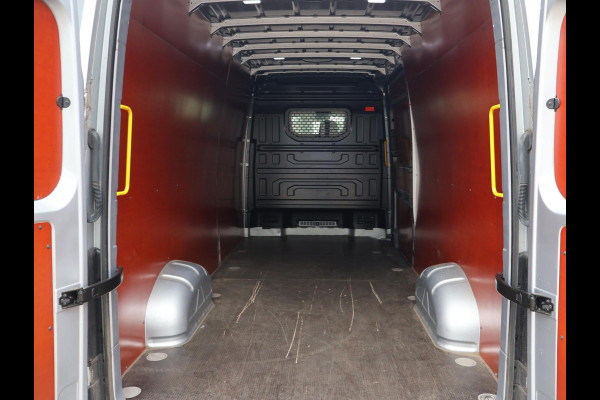 Volkswagen Crafter 35 2.0 TDI 140 PK DSG L4H3 + 3000 KG TREKHAAK | CAMERA | CARPLAY | NAVIGATIE