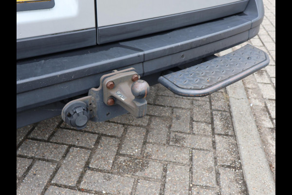 Volkswagen Crafter 35 2.0 TDI 140 PK DSG L4H3 + 3000 KG TREKHAAK | CAMERA | CARPLAY | NAVIGATIE